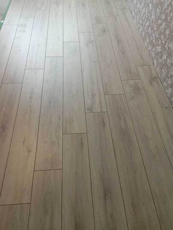 Ламинат 32 класс Egger Home дуб паркетный 1,99 кв.м 8 мм с фаской ...