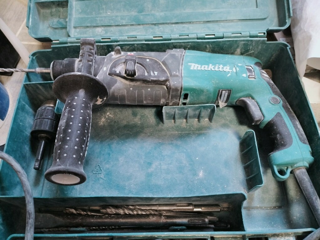 Перфоратор электрический Makita HR2470 780 Вт 2,7 Дж SDS-plus — купить ...