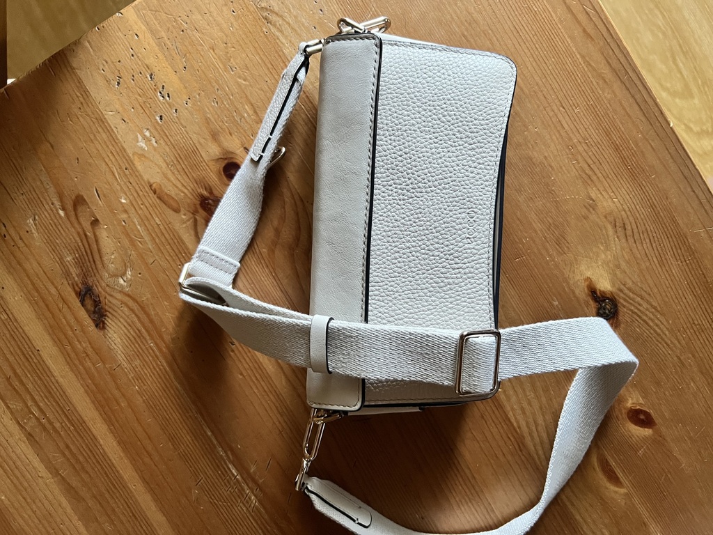 ECCO Textureblock Pinch Bag Compact