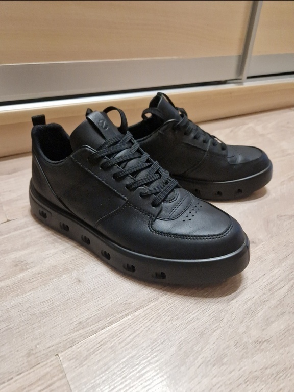 ECCO STREET 720 W